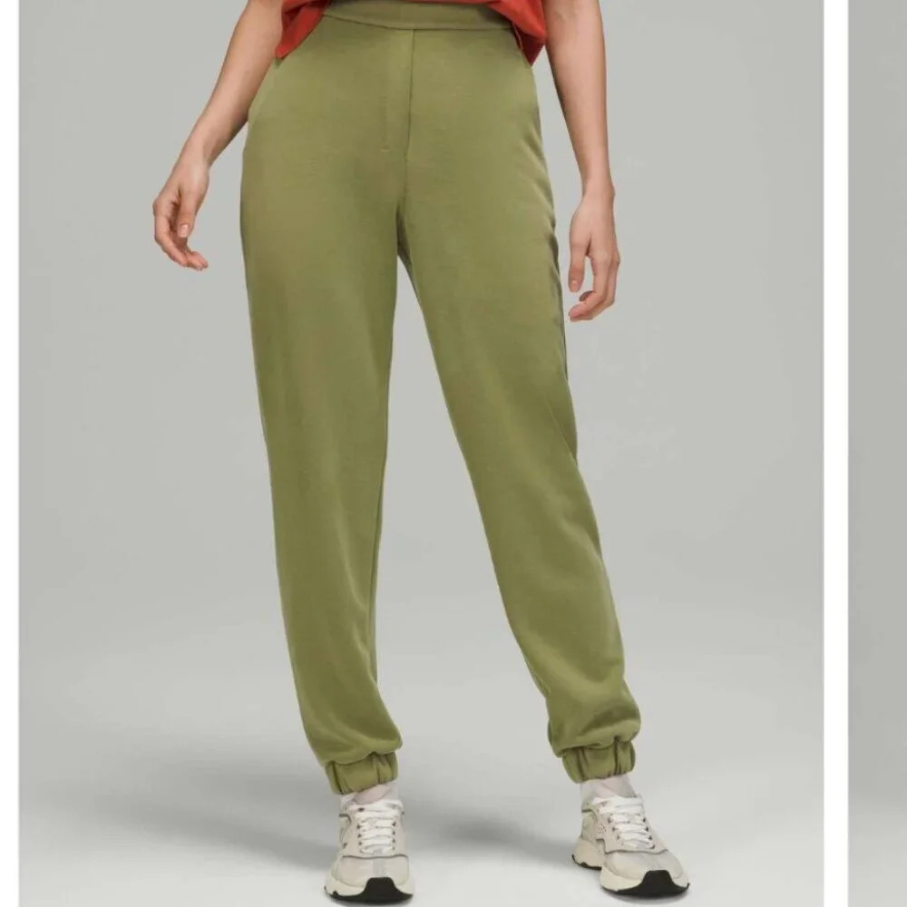 Lululemon Softstreme Relaxed High-Rise Pant Bronze Green Size 14 - Picture 2 of 8